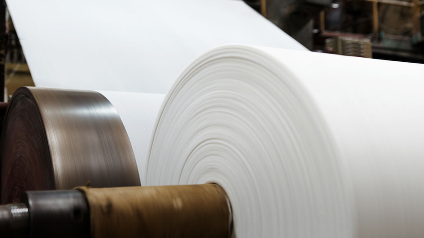 Paper roll in the paper industry